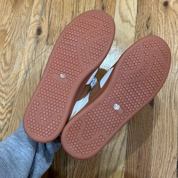 brand new sneakers - Picture 4 of 5